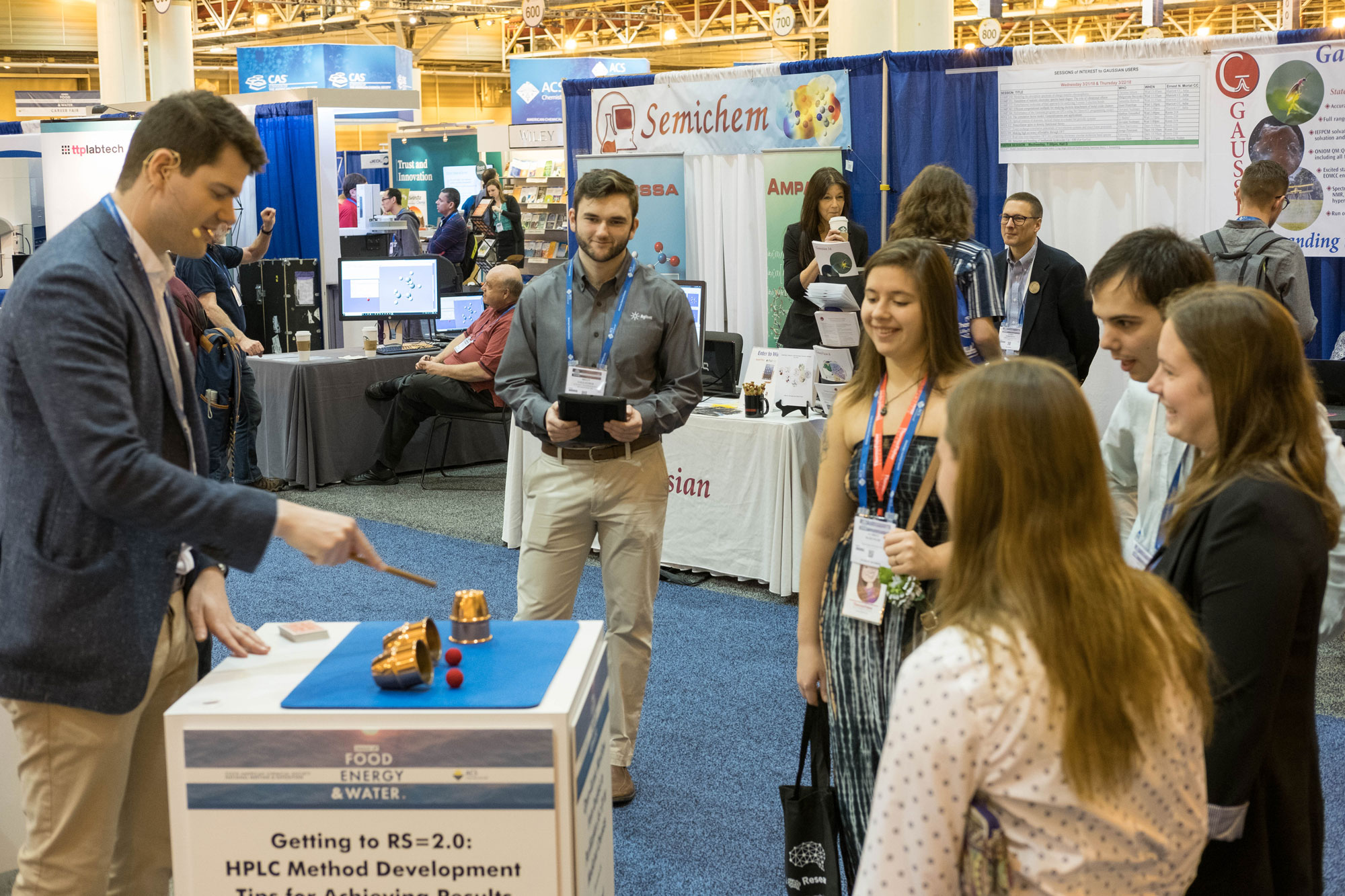 Get Crowds into Your Trade Show Booth - Magician William Rader